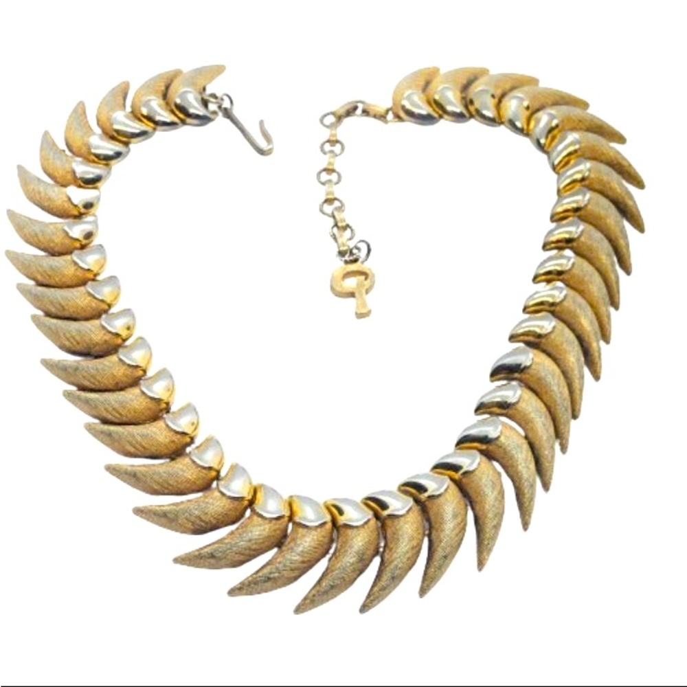 Unique Vintage Gold Tone Faux Claw / Tooth 13-15" Choker Collar Necklace "Q"